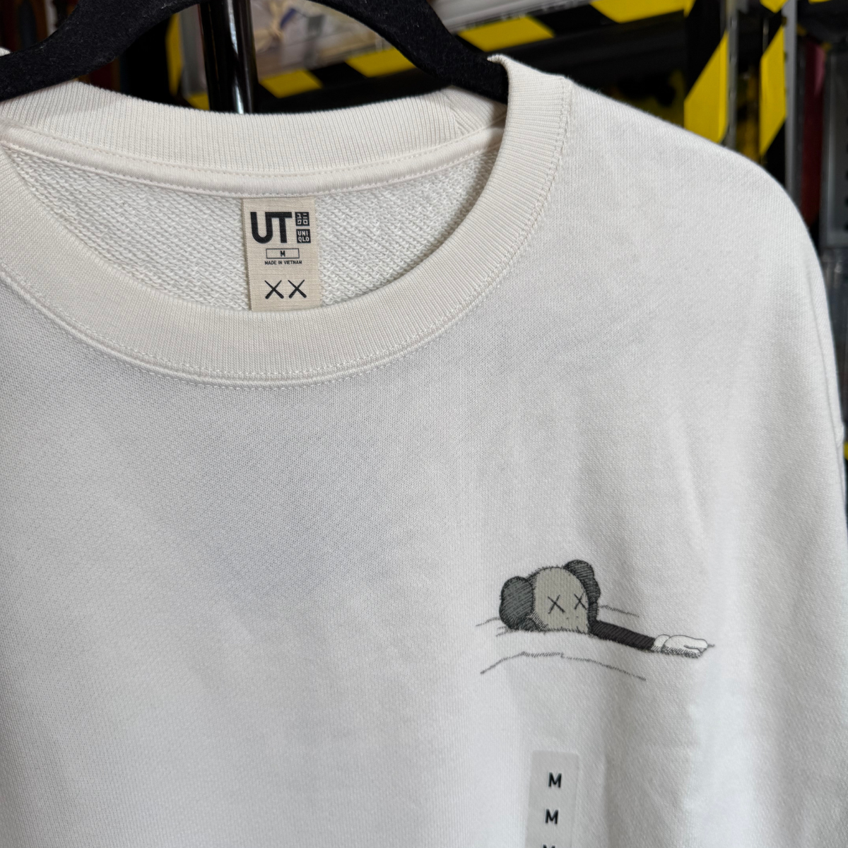 Sudadera Kaws Uniqlo Blanca