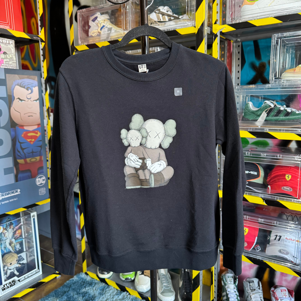 Sudadera Kaws Uniqlo Negra