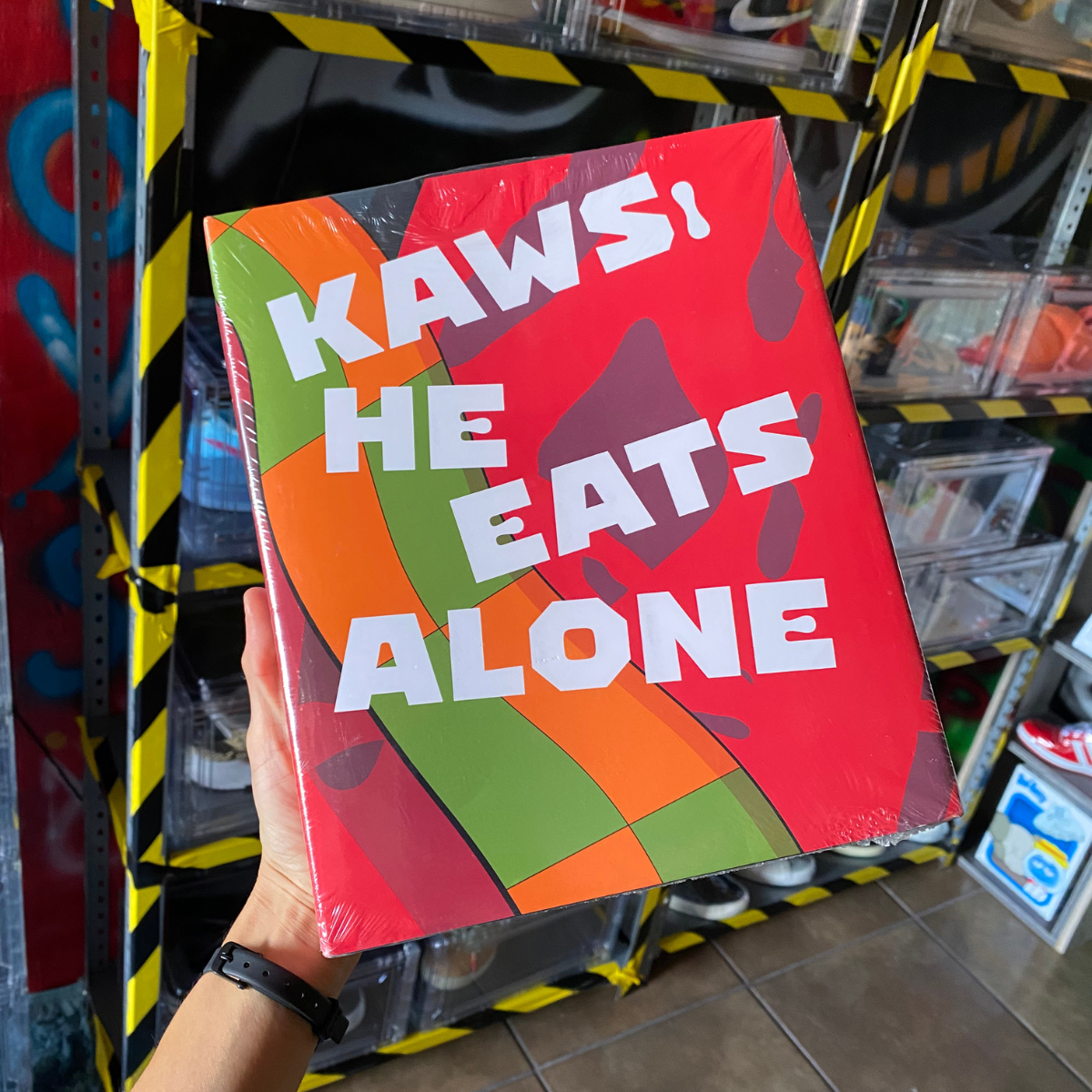 Libro Kaws He Eats Alone