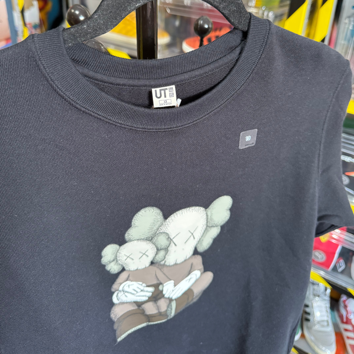 Sudadera Kaws Uniqlo Negra